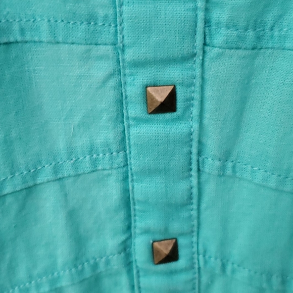 Adorable Tulle dress with distressed look buttons - Picture 4 of 6